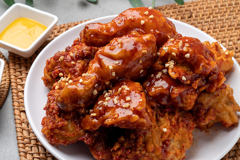 ไก่ทอดเกาหลีซอสเผ็ดหวาน กับแกล้มดูบอล เมนูอาหารช่วงดูบอล ฟุตบอลโลก 2026
