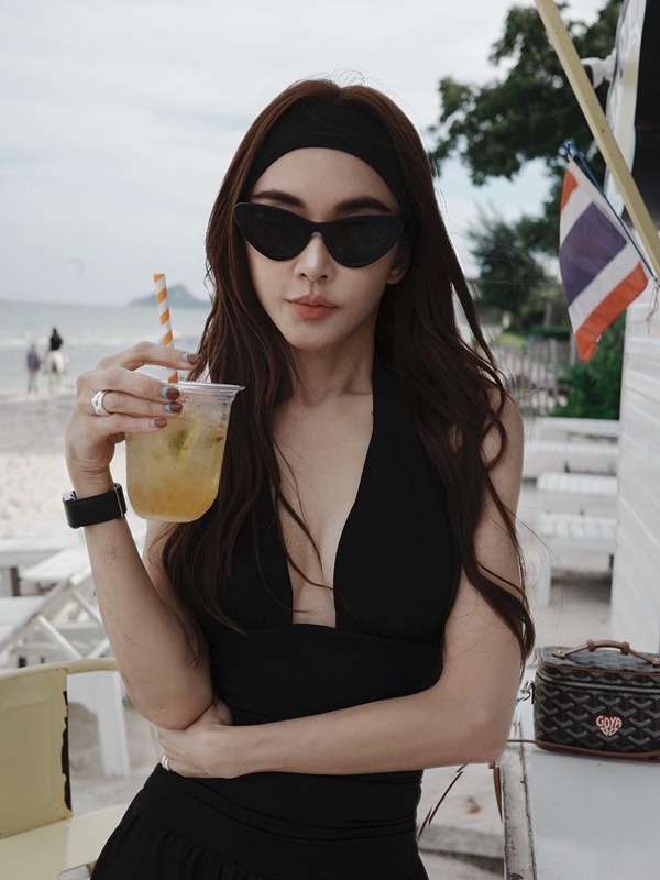 เป้ย ปานวาด อวดหุ่นเซี้ยะในชุดบิกินี่