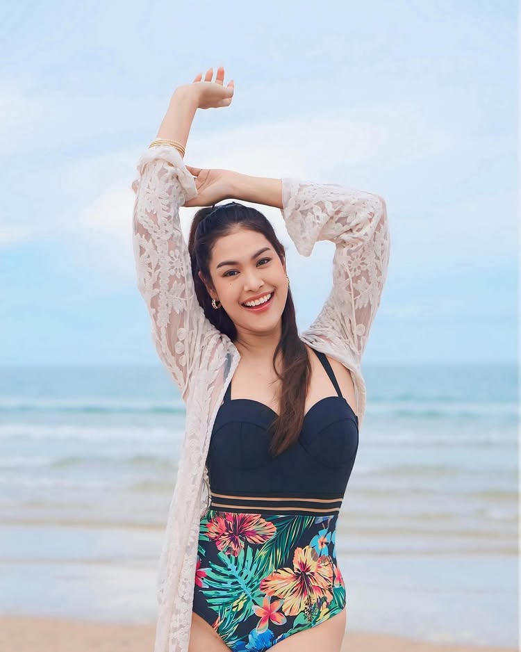 ใบเฟิร์น สุทธิยา นักร้องลูกทุ่งชื่อดัง เปิดโหมดเซ็กซี่