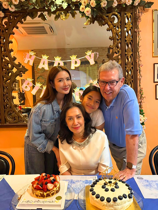 แอฟ ทักษอร จัดงานวันเกิดให้คุณแม่