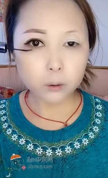 สาวจีนแต่งหน้า