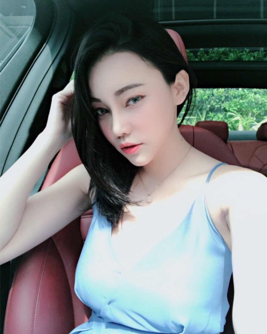 เอ็มมี่ อมลวรรณ