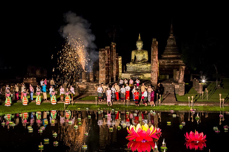 เทศกาลสีสันแห่งสายน้ำ มหกรรมลอยกระทง