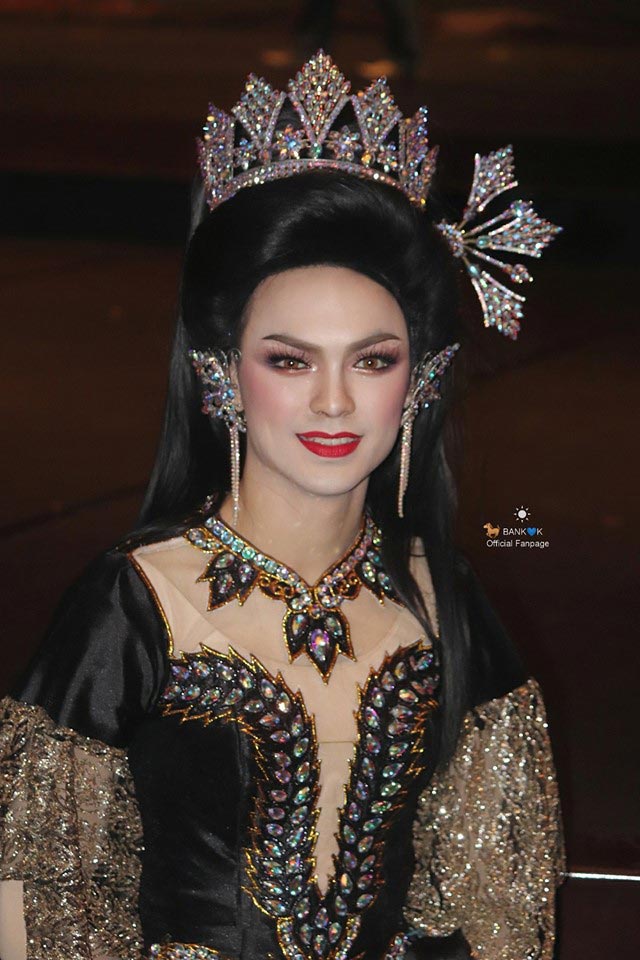 ศรราม น้ำเพชร แต่งหญิง