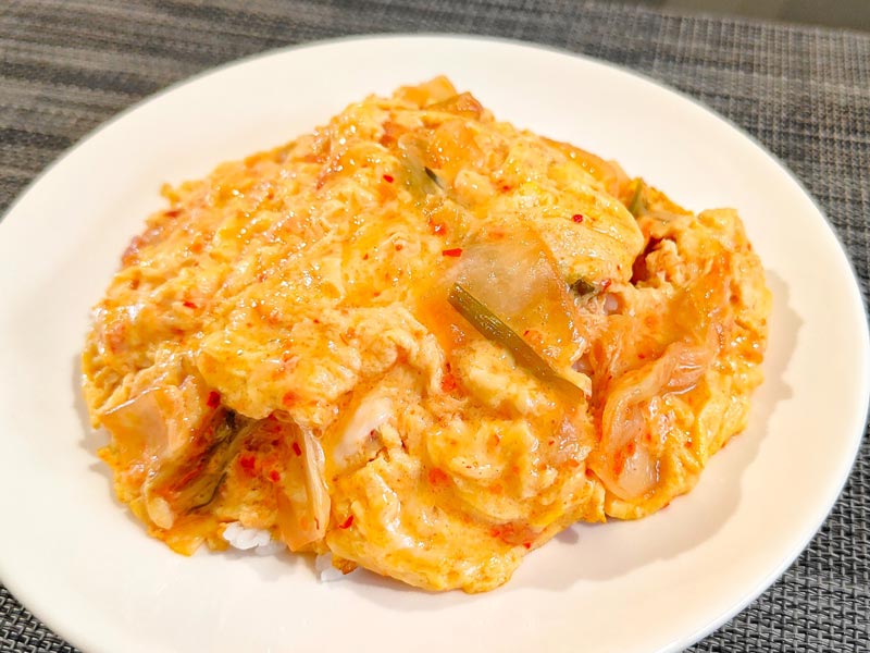 ข้าวไข่ข้นกิมจิ
