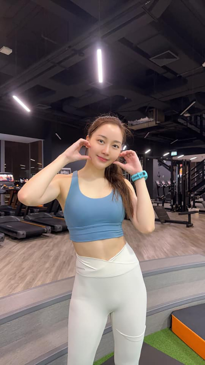 พลอย ชนิกานต์