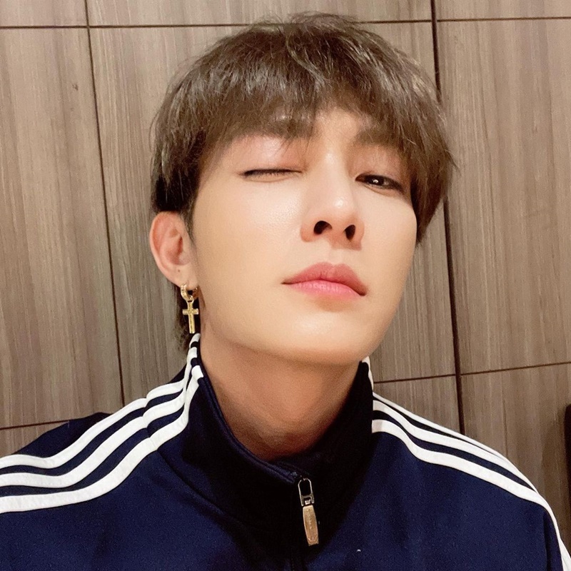Aaron Yan เหยียนหย่าหลุน