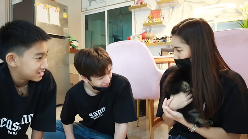 เบส รักษ์วนีย์ ตงตง กฤษกร