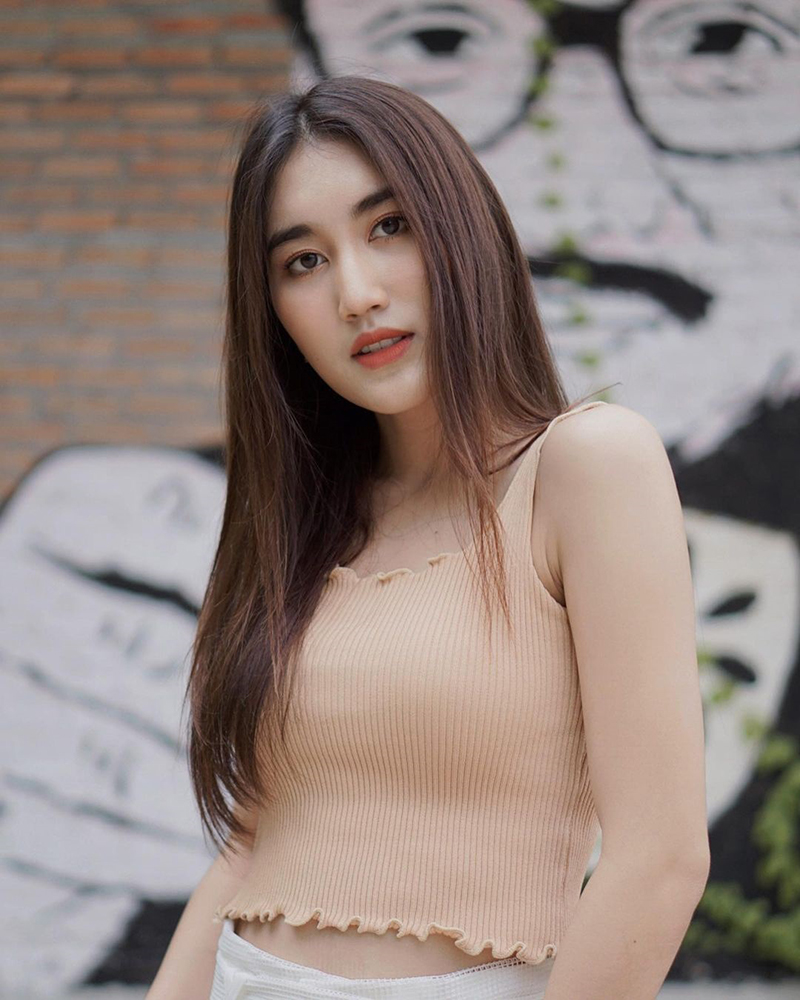 เบส รักษ์วนีย์