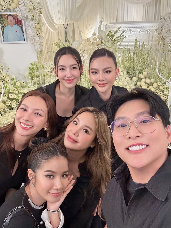 เบลล่า ราณี พร้อม พลอย ผจก. ร่วมไว้อาลัยงานศพคุณพ่อ ดิว อริสรา 