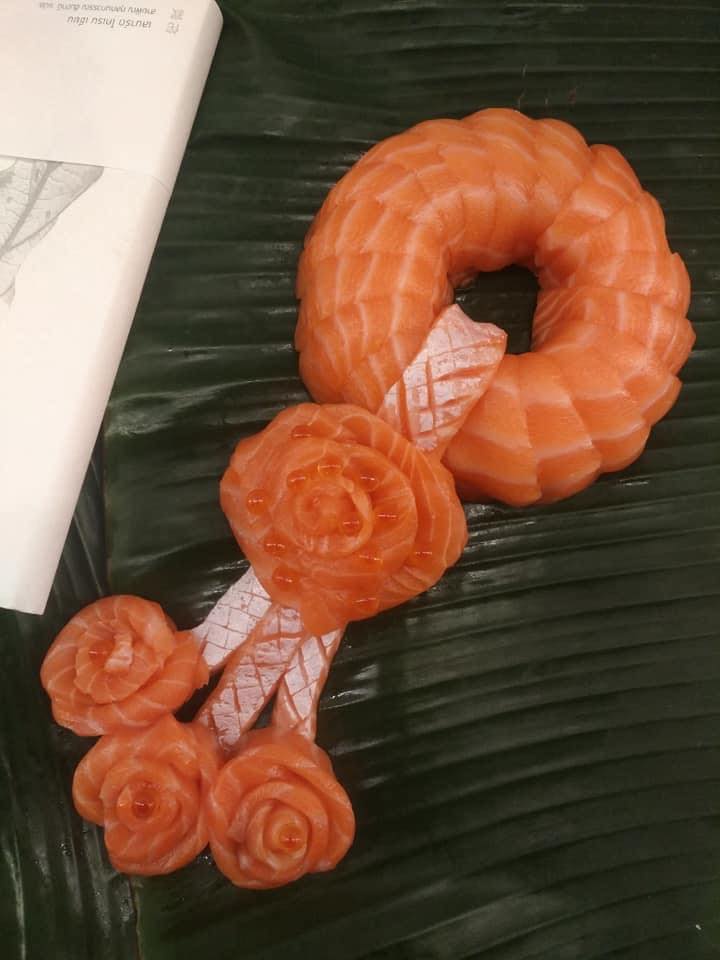 พวงมาลัยแซลมอน