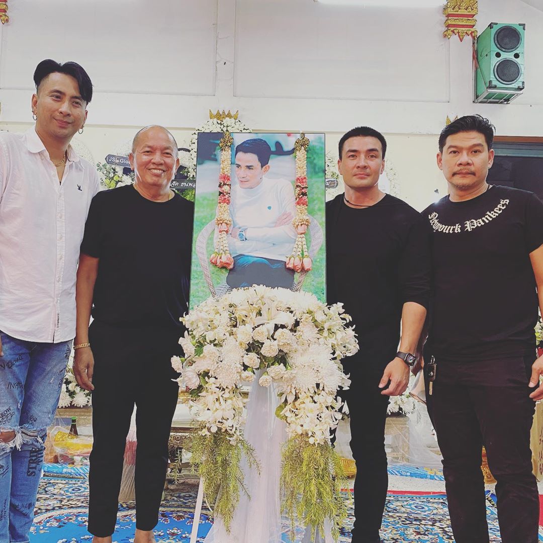 งานศพ โรเบิร์ต สายควัน