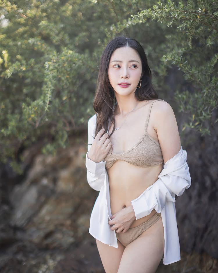 แจม ชรัฐฐา อดีตนักร้องดูโอชื่อดัง ถ่ายแบบบิกินี่ริมหาดที่เกาะล้าน