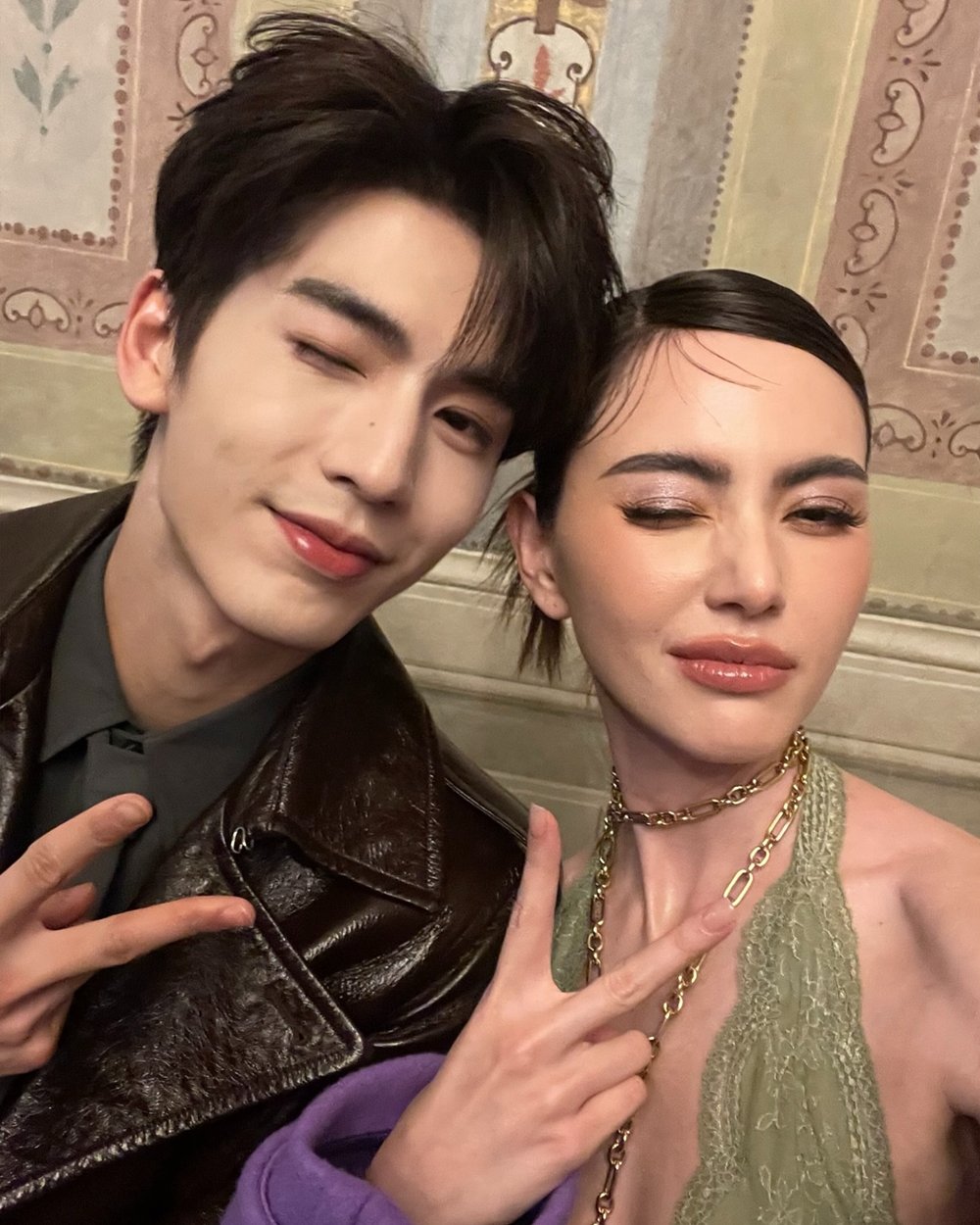 ออร่าพุ่ง ! ใหม่ ดาวิกา เซลฟี่ประกบ จางหลิงเฮ่อ พระเอกจีน เฟรมลูกรักพระเจ้า