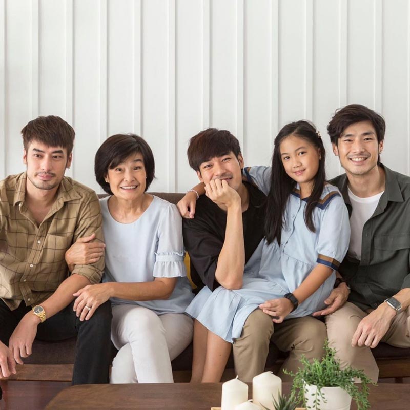 ครอบครัว ฉัตรบริรักษ์