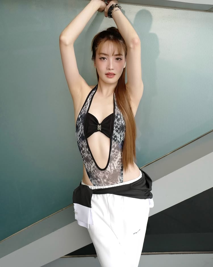 แกรนด์ กรณ์ภัสสร โชว์ทีเด็ด นุ่งน้อยห่มน้อย อวดงานหุ่นงานผิวขาว ๆ