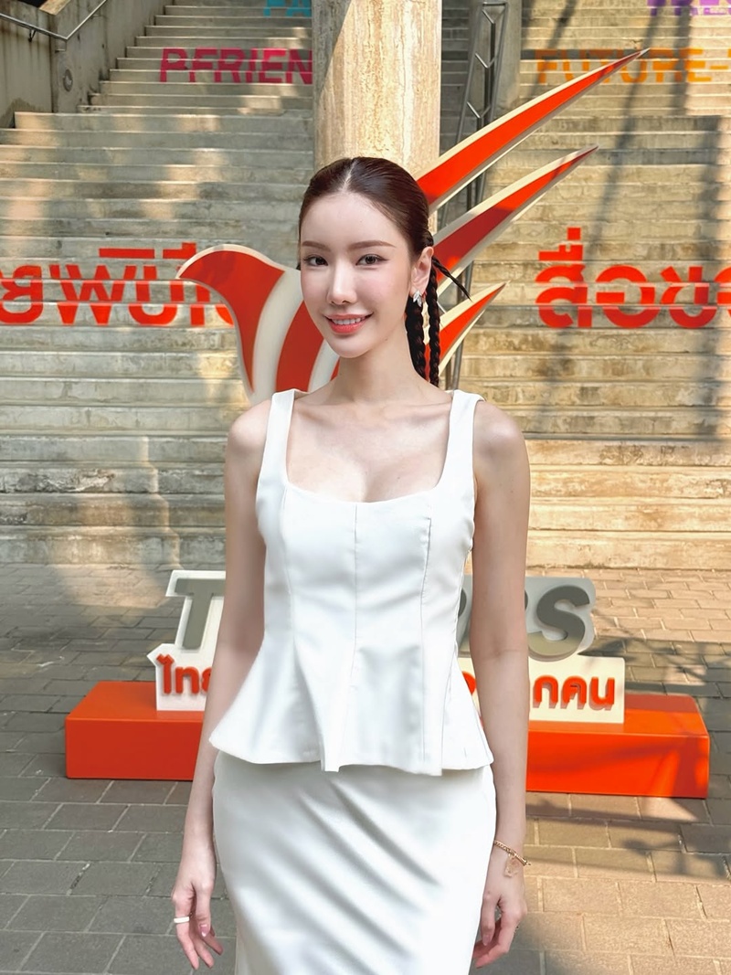 บุ๊ค ธีรชยา