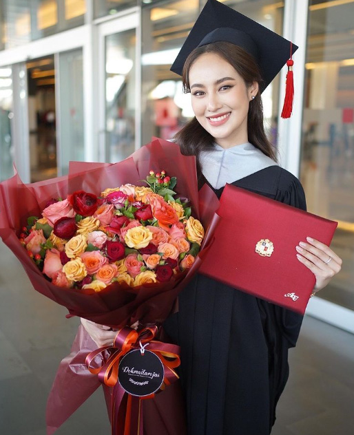 ดารารับปริญญา