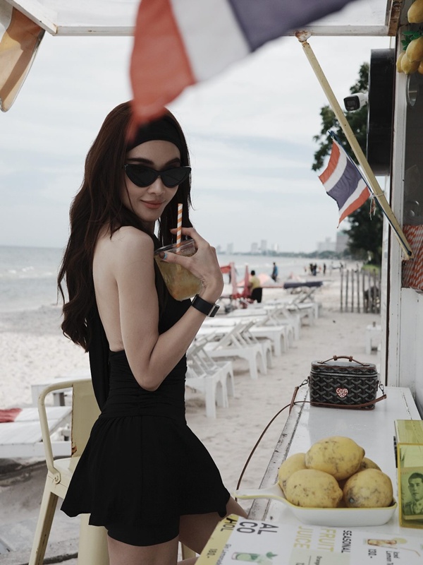 เป้ย ปานวาด อวดหุ่นเซี้ยะในชุดบิกินี่