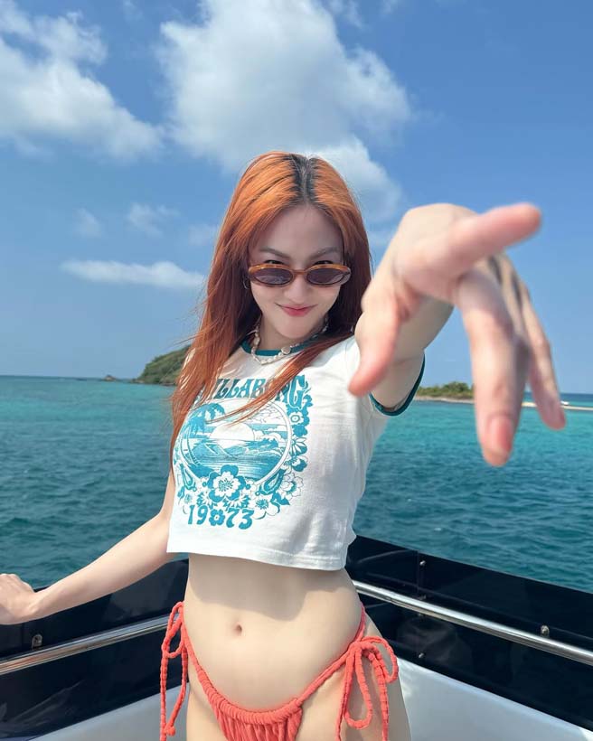 มิ้น มิณฑิตามิ้น AF3 สวยสับขึ้นเป็นกอง นุ่งบิกินี่แชะภาพกลางทะเล