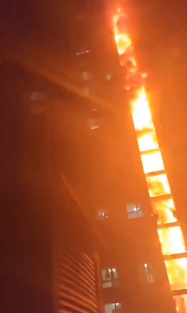 ไฟไหม้ตึกสูง จีน