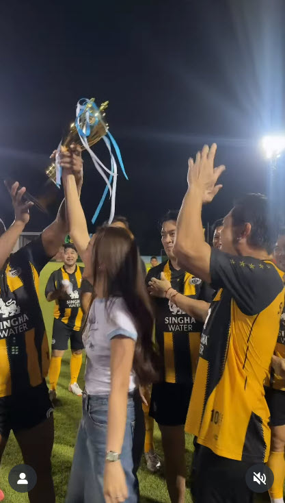 นุ่น วรนุช ร่วมเชียร์ ต๊อด ปิติ แข่งบอลที่เชียงใหม่