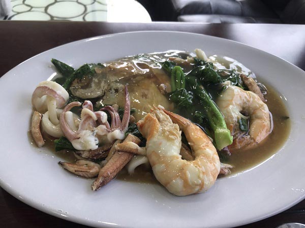 ราดหน้าทะเล