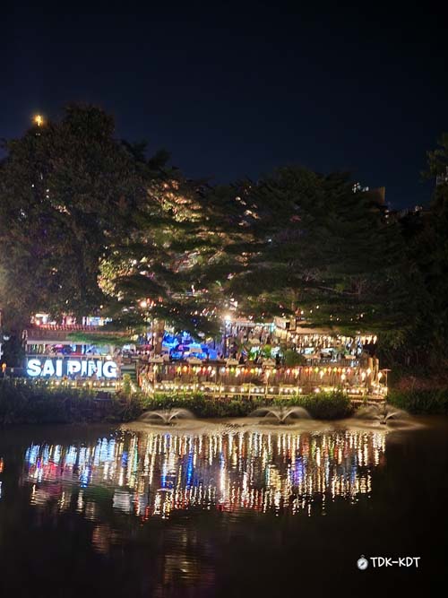ตลาดโต้รุ่งช้างเผือก, ตลาดโต้รุ่งประตูเชียงใหม่, กาดหลวงกลางคืน