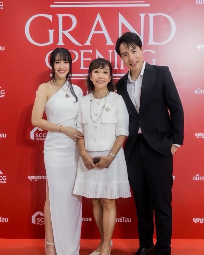 แม่กับแฟนบอสมิน พีชญา เข้าเยี่ยมในเรือนจำวันแรก