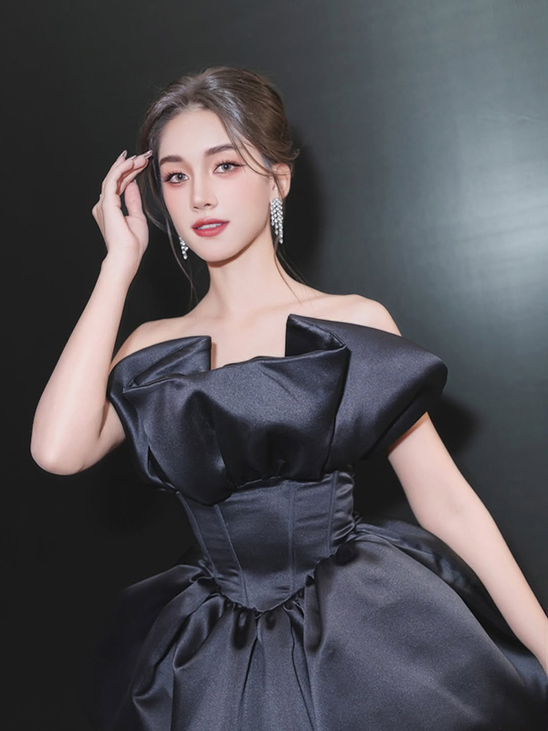 ลิซ่า อลิซา นางเอก สาวไทยข้ามภพป่วนใจแม่ทัพ