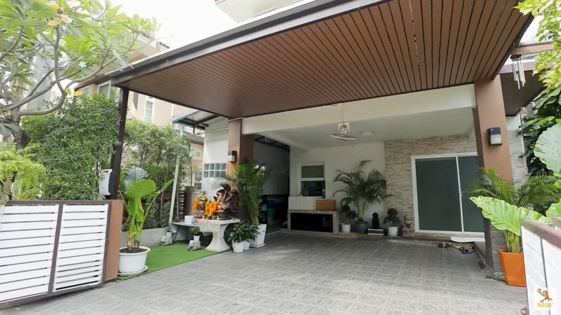บ้าน ญดา นริลญา โรงจอดรถ