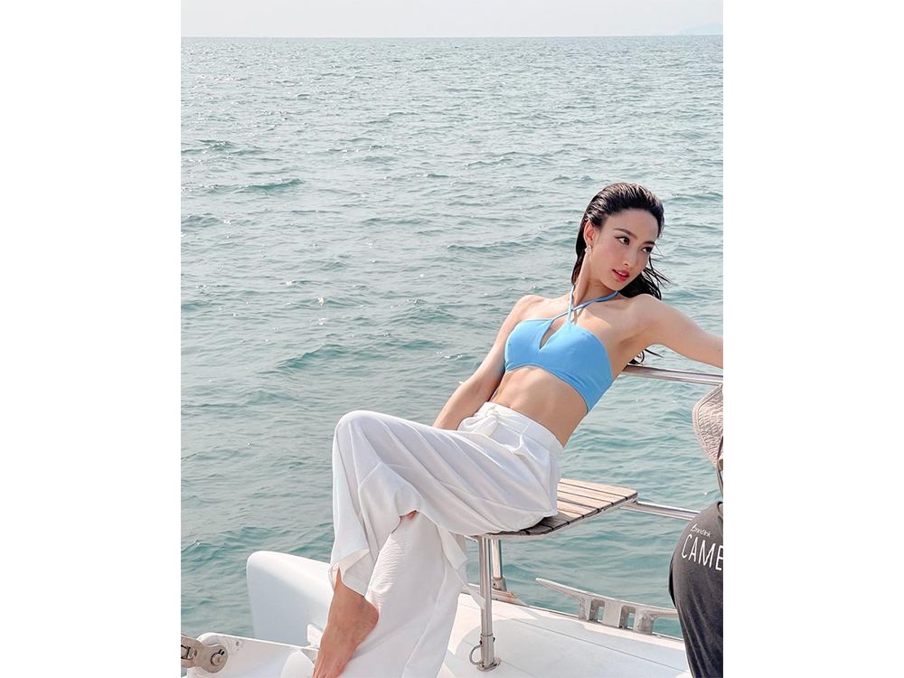 ดาราชุดว่ายน้ำ