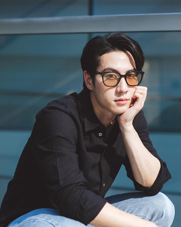 ไบร์ท รพีพงศ์