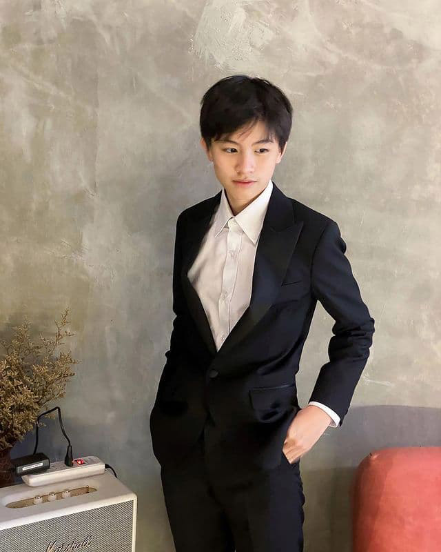 โทนี่ รากแก่น