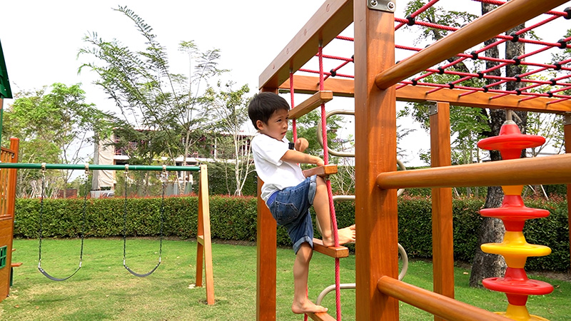 มีก้า มีญ่า ยิ้มแก้มปริ คุณปู่สุทธิเกียรติ ยกสวนสนุกมาไว้กลางบ้าน 