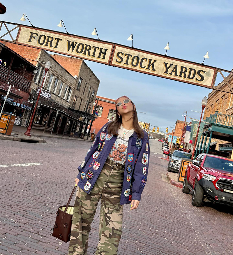 พลอย ชวพร