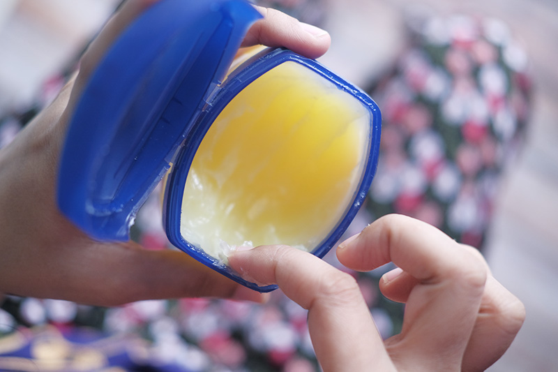 วาสลีนทาหน้าได้ไหม มีประโยชน์อย่างไร ไขข้อสงสัยที่สาว ๆ อยากรู้