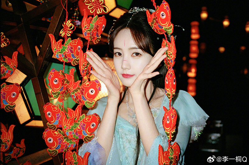 หลี่อี้ถง ประวัติ