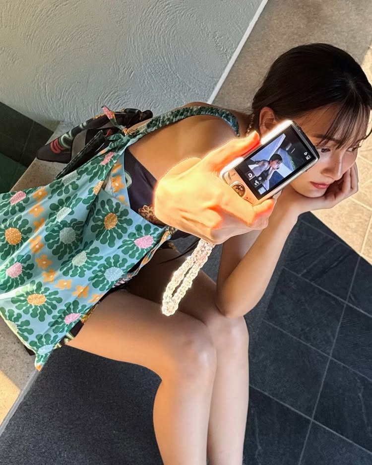 กรีน อัษฎาพร หรือ กรีน AF เสิร์ฟทูพีซคลายร้อน