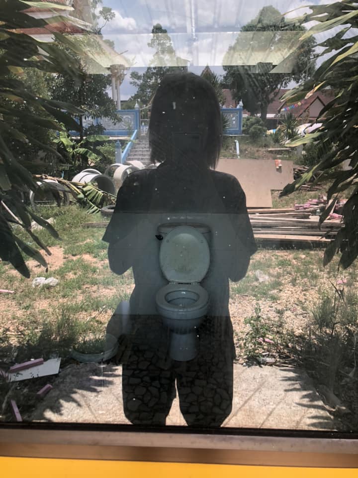 ประตูห้องน้ำ