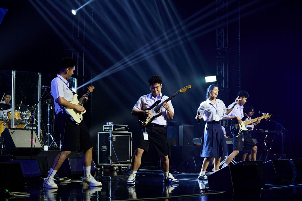 คิง เพาเวอร์ ไทย เพาเวอร์ พลังคนไทย