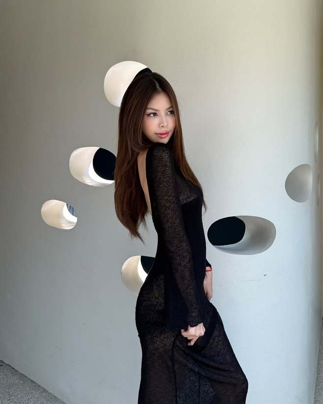 น้ำเพชร อิสรีย์ เสิร์ฟซีนแซ่บ สวมซีทรูดำสุดบาง ที่แอบเห็นวันพีซด้านใน 