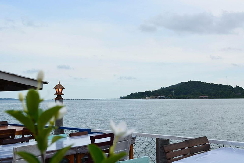 ร้านอาหารริมทะเล