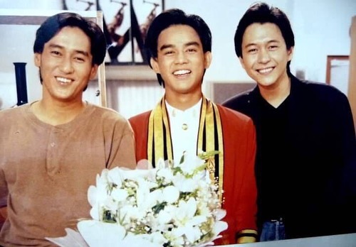 3 หนุ่ม 3 มุม