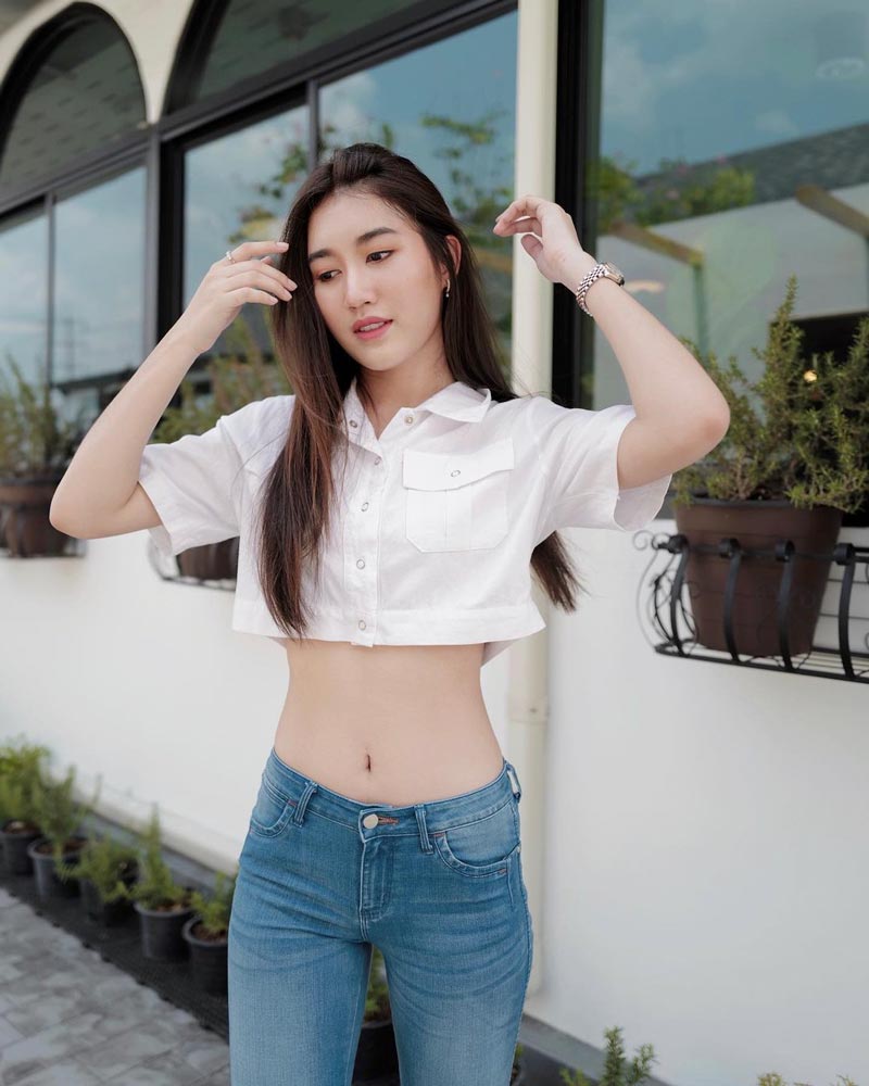 เบส รักษ์วนีย์