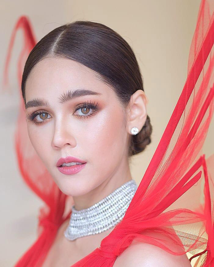 ราคาช่างแต่งหน้าดารา 