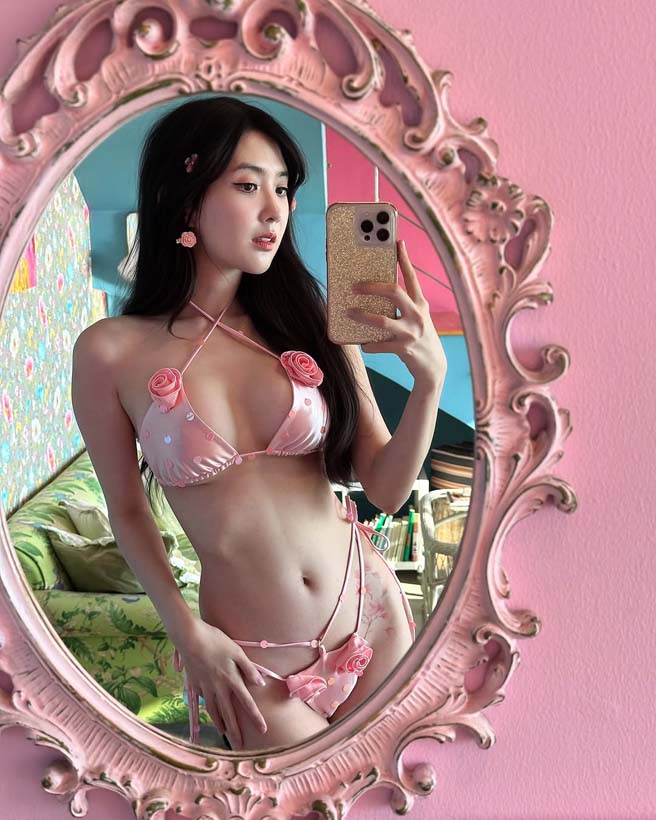 เบียร์ ภัสรนันท์ นุ่งบิกินี่ดอกกุหลาบ โชว์สัดส่วนสุดเซ็กซี่แบบเดือด ๆ