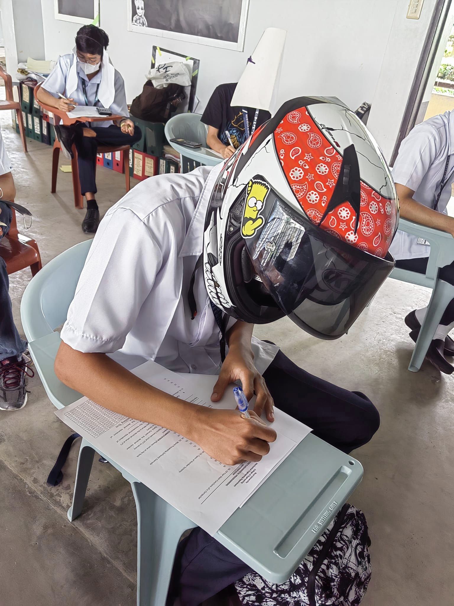 หมวกกันลอกข้อสอบ