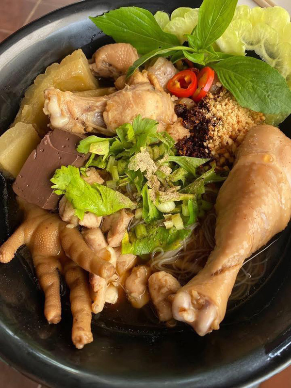 โกเมน ก๋วยเตี๋ยวไก่บุฟเฟ่ต์ราชบุรี ร้านบุฟเฟต์หลักสิบ