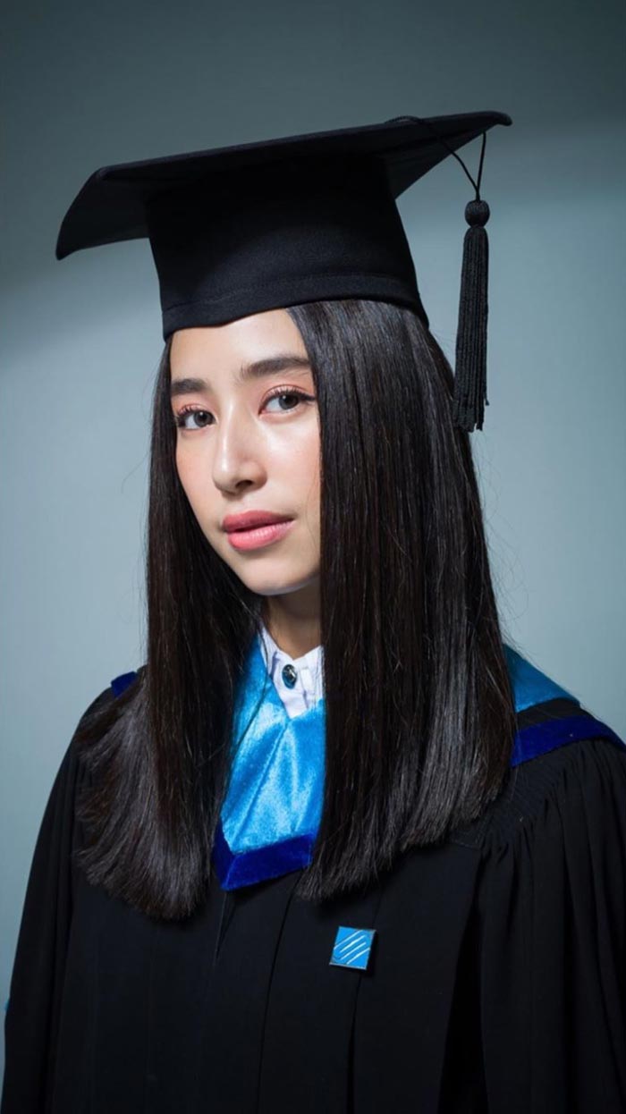 มิ้นต์ ชาลิดา รับปริญญา